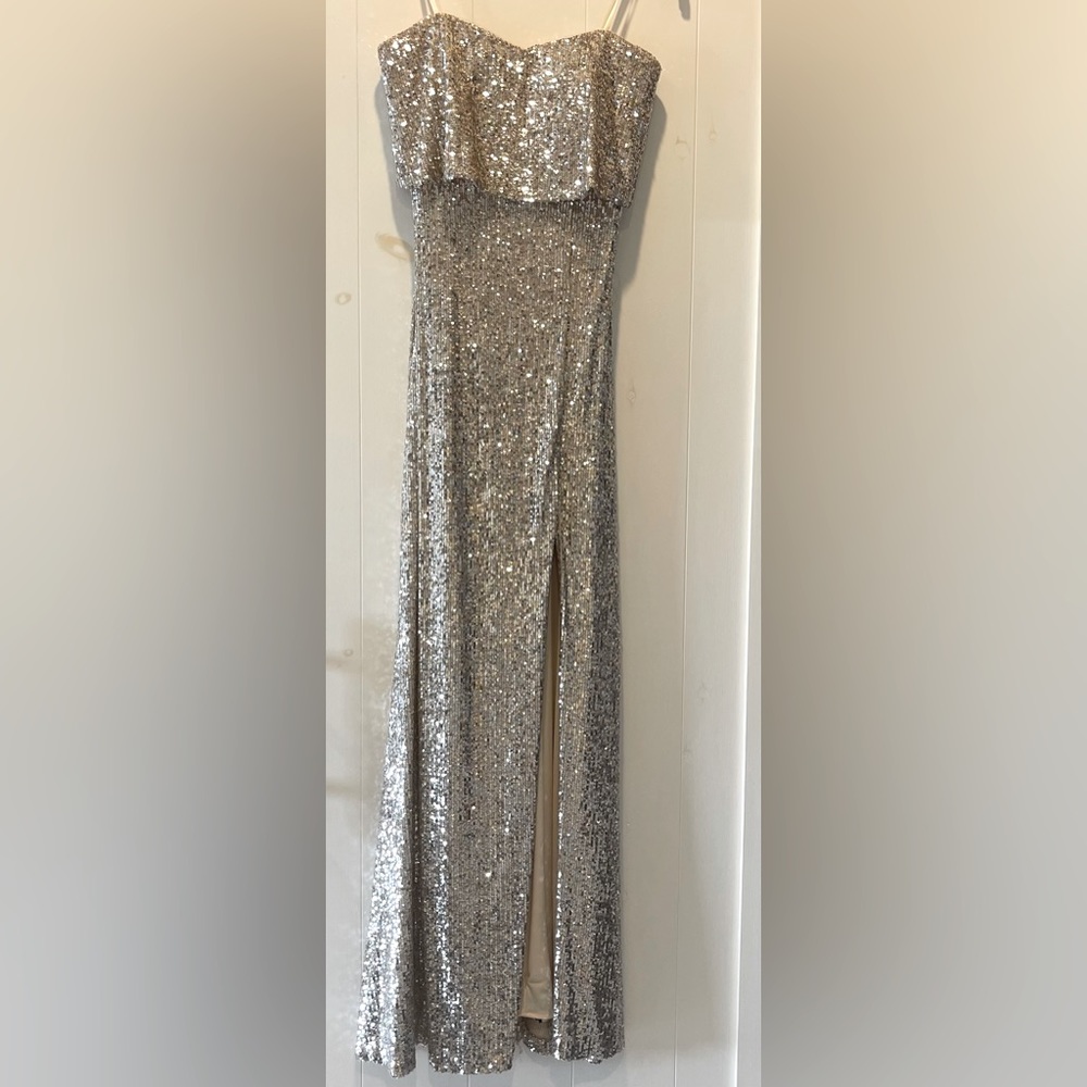 NWT XScape size 4 strapless dress